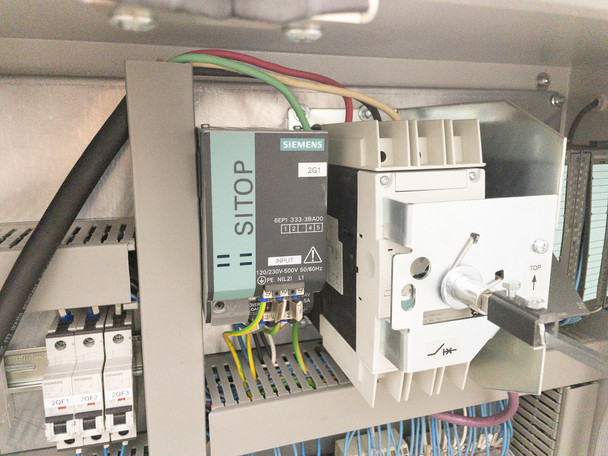 L036LAB laminator — vacuum chamber and laminate plate assembly with thermal control elements