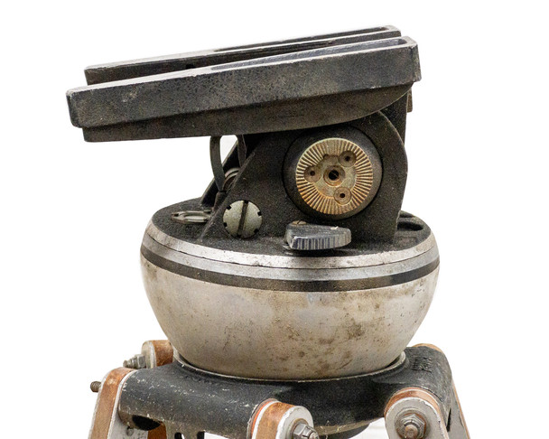 ARRI fluid head opposite side view — pan tension knob, tilt drag adjustment wheel, and 100mm bowl assembly detail