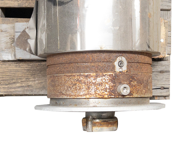 Foil wrap and roller body with visible surface rust – condition detail
