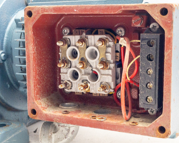 SEW-EURODRIVE R67DT80K4TN motor junction box close-up showing terminal lugs T4 T5 T6 and wiring detail