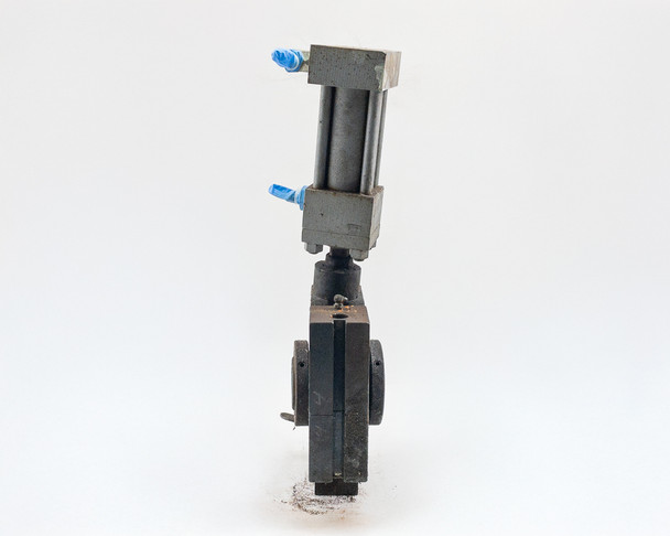 Sheffer 2HHRHF3 hydraulic cylinder narrow side profile — showing tie rod configuration, port fittings with blue caps, and base fixture attachment