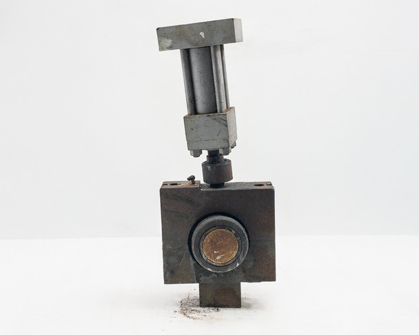 Sheffer Corp 2HHRHF3 hydraulic cylinder assembly — side profile showing cylinder barrel, rod end, and heavy steel base fixture