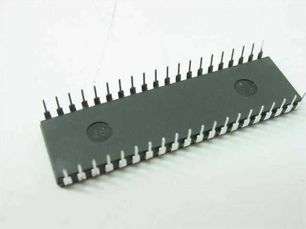 Zilog Z0847004PSC Z80 DART DIP-40 chip — angled side view showing pins and ceramic body