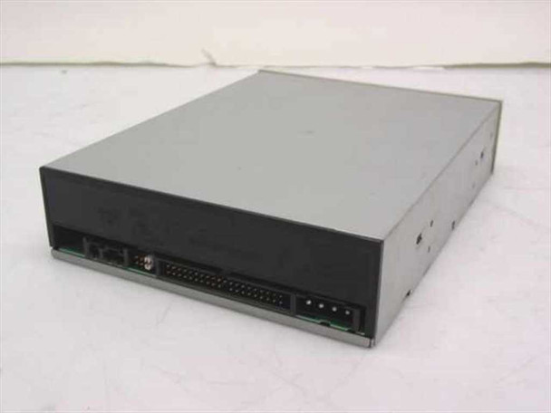 Hitachi GD-2500 DVD-ROM drive – rear view showing 40-pin IDE connector, 4-pin Molex power connector, and sound port