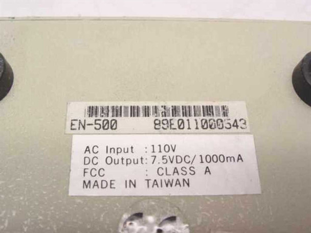 EN-500 hub bottom label showing model number, serial number, AC input 110V, DC output 7.5VDC/1000mA, FCC Class A, Made in Taiwan