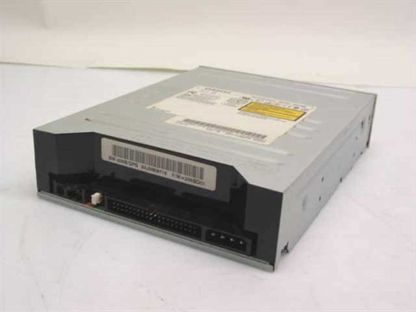 Samsung SW-208 CD-RW drive — rear view showing IDE data connector, power connector, jumper block, and label with barcode