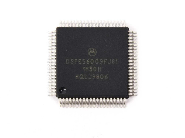 Motorola DSPE56009FJ81 chip top marking clearly showing part number 1H30H and lot code HQLJ9806