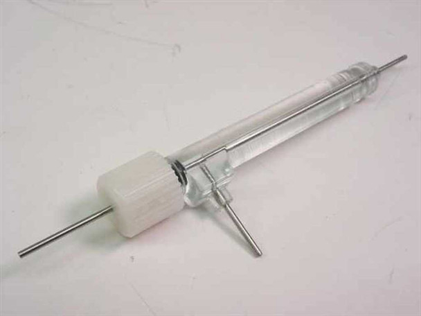 Abbott Spectrum 1366-07 Sample Syringe close-up side view showing glass barrel, white plunger body, and metal needle shafts
