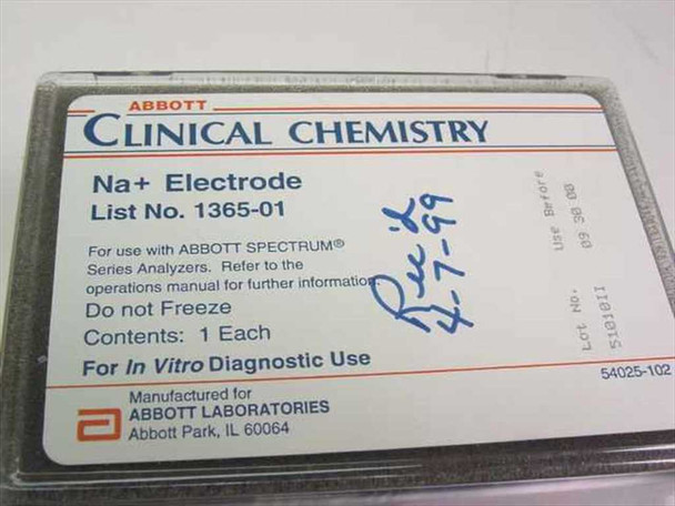 Abbott Clinical Chemistry box label close-up showing List No. 1365-01, Spectrum Series compatibility, For In Vitro Diagnostic Use, and Abbott Laboratories information