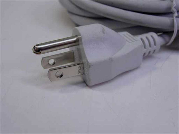 Sun 501-5138 power cord NEMA 5-15P 3-prong US plug close-up view