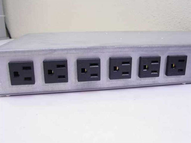 Compaq PDUC30a-1 PDU — close-up of 6 NEMA 5-15R AC outlets on front panel