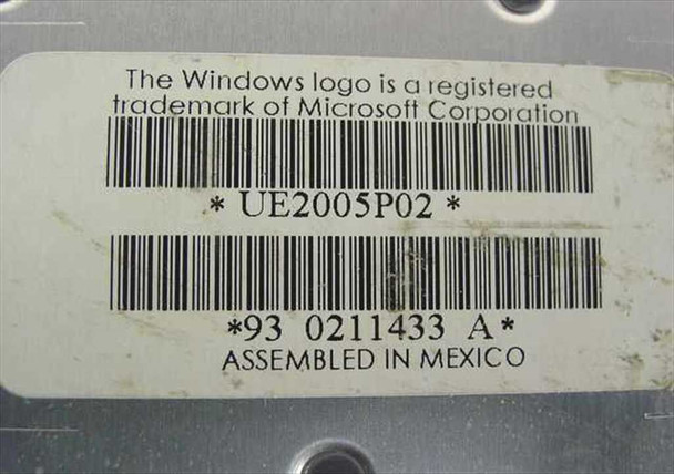 Toshiba keyboard UE2005P02 back label showing part number P000257600, 93 0211433 A, Assembled in Mexico