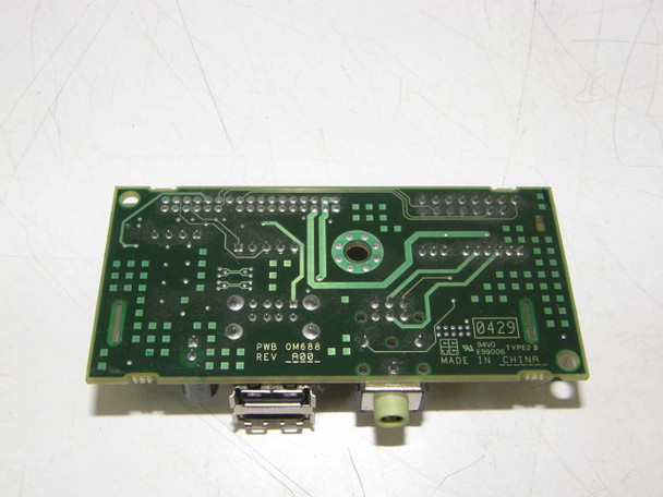 Dell 0M686 front panel board — PCB underside showing PWB 0M686, Rev A00 silk screen, USB port, and Made in China marking