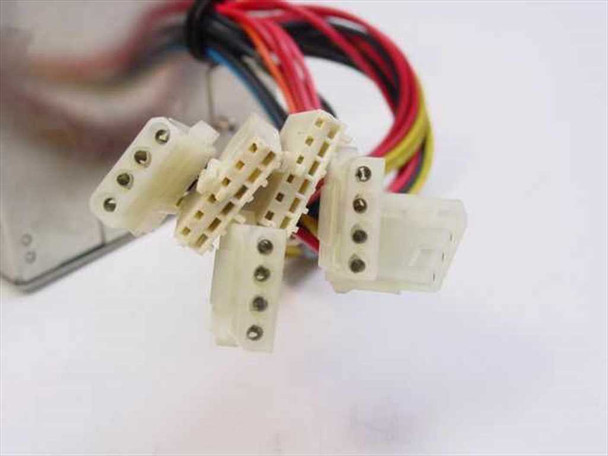 SourceTek IPS-135U power supply – close-up of multiple Molex output power connectors on wiring harness