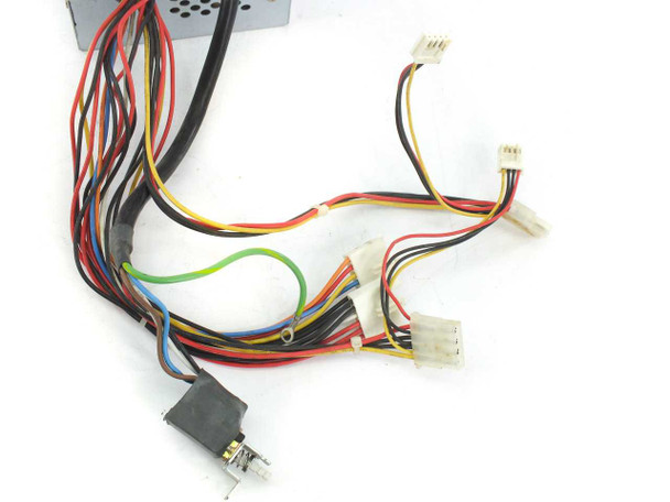 Power Win PW-150 – close-up of output wire harness showing multiple Molex 4-pin connectors, Berg mini connector, and inline power switch