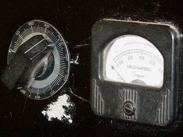 Elicon Ultradrive 600 detail — small rotary control dial and Simpson alternating current milliammeter (0–200 mA range) on instrument panel; white powder residue visible around dial
