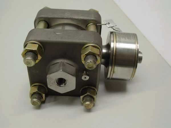 Schlumberger Statham PM6142 Differential Pressure Transducer – front-right 3/4 view showing steel body, bolted construction, and circular sensor canister