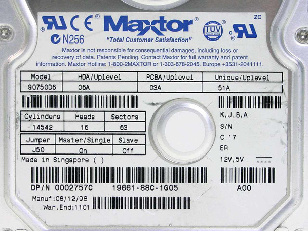 Maxtor 90750D6 drive label close-up showing model, HDA/PCBA uplevel codes, cylinder/head/sector specs, Dell DP/N 0002757C, and manufacture date 08/12/98