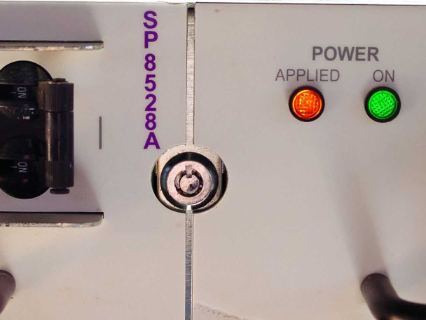 PT630D center seam close-up – key lock cylinder between the two hot-swap modules, POWER APPLIED (red) and ON (green) indicator LEDs illuminated