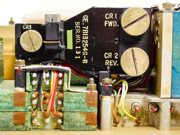 GE EM-1 – close-up of black RF subassembly with GE part number GE 7813254G-6, Ser. No. 131, showing CR1 FWD and CR2 REV indicator labels and tuning adjusters