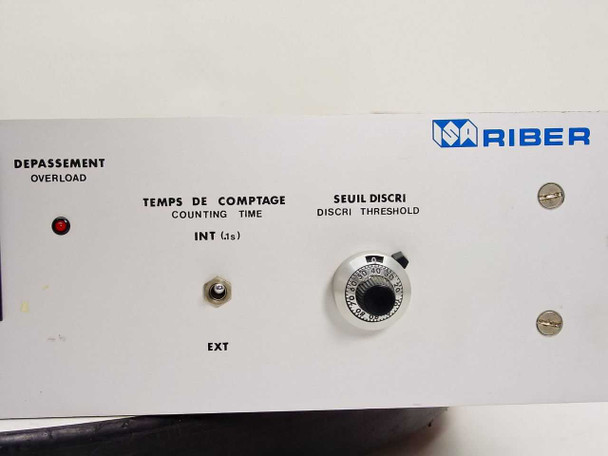 Riber CD 116 right section of front panel showing Depassement overload indicator, Temps de Comptage counting time selector (INT/EXT), and Seuil Discri discriminator threshold knob