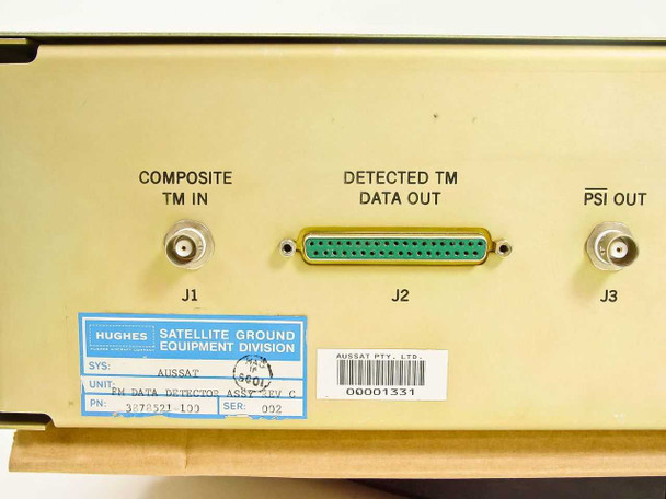 Hughes 3878521-100 rear panel label close-up – Hughes Satellite Ground Equipment Division label showing SYS: AUSSAT, UNIT: FM Data Detector Assy, PN: 3878521-100, Rev C, SER: 002; AUSSAT PTY LTD label with barcode 00001331