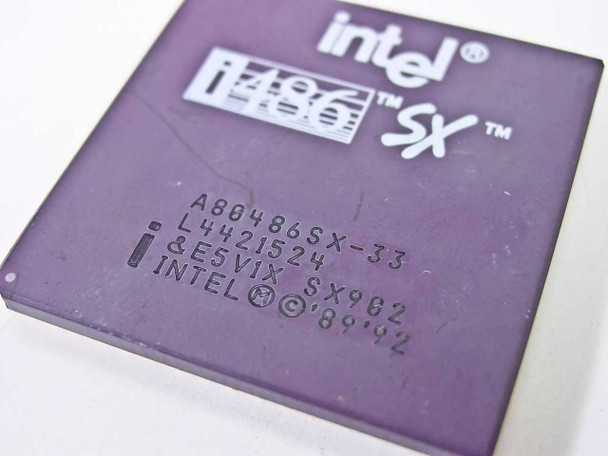 Intel A80486SX-33 SX902 processor close-up of top markings including part number, L4421524 lot code, and Intel copyright 1989/1992