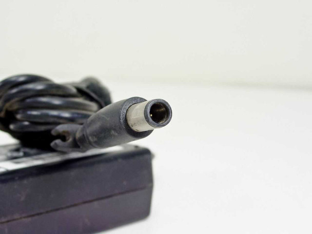 HP 463552-004 — close-up of 7.4mm barrel DC output connector tip with center pin