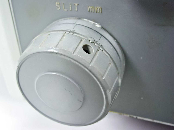 Coleman 139 Spectrophotometer Slit mm manual adjustment knob closeup