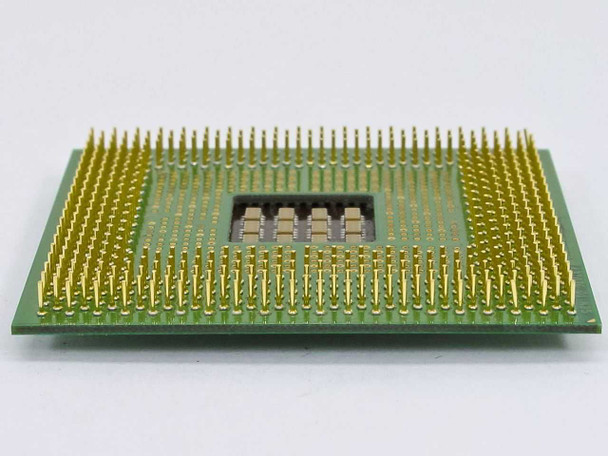Intel Pentium 4 SL4WU – side/edge view showing pin height and IHS thickness detail