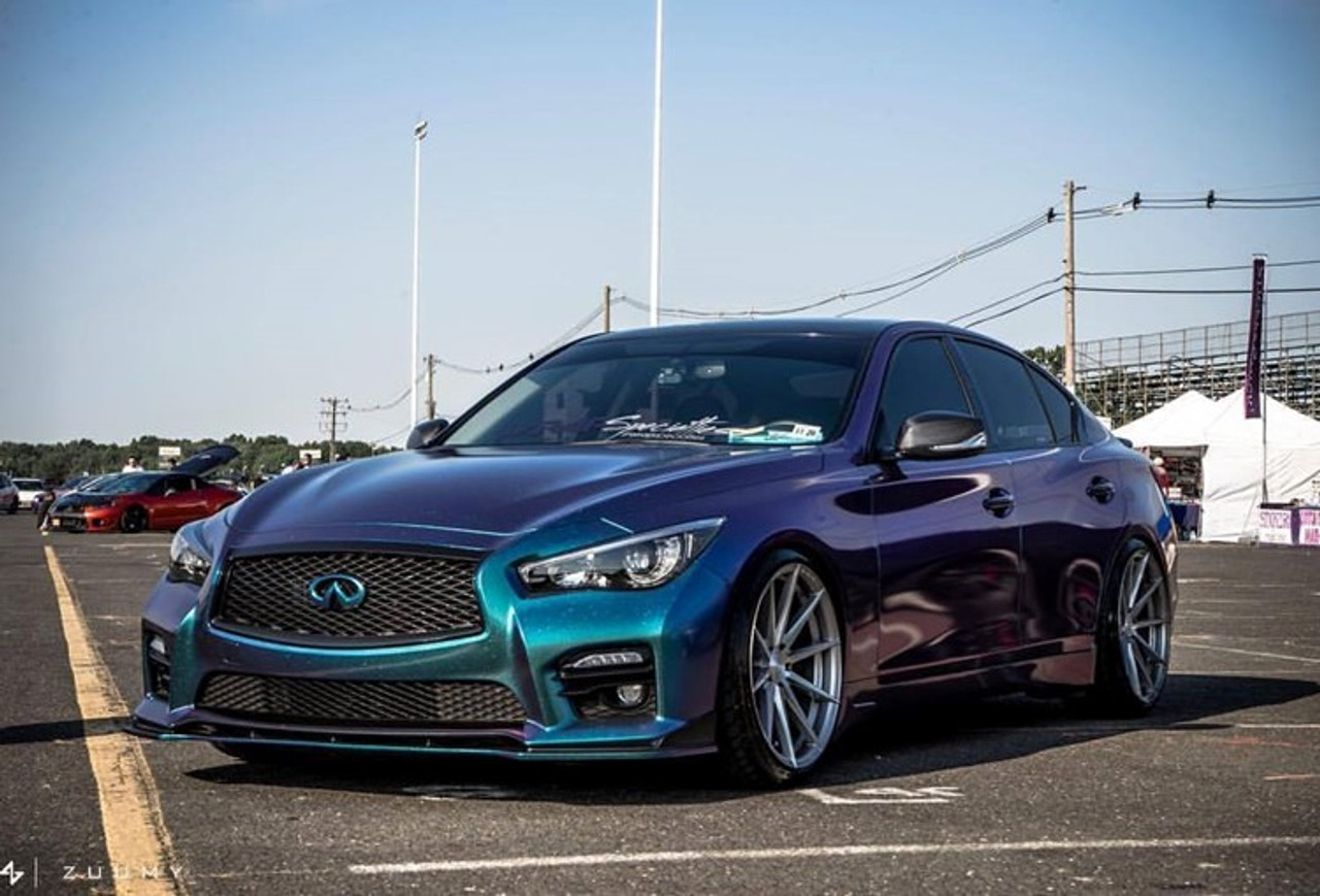 Car Roof Laminated with KPMF Gloss Pacific Blue Starlight Overlaminate
A car roof wrapped in KPMF Gloss Pacific Blue Starlight, featuring a vivid blue tint and metallic sparkle effect layered over a white base wrap for dramatic impact.