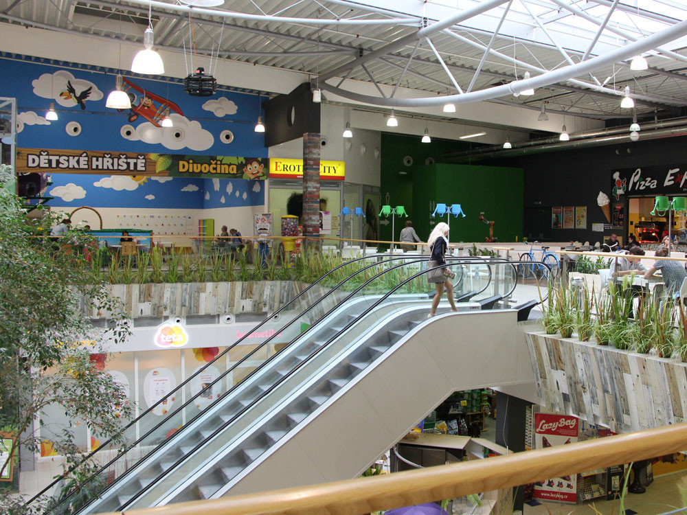 DPF 8000X Ultra Tack - 3.5-mil Premium Calendered Film, Satin White, Clear Ultra Tack Permanent PSA, X-Scape Technology® - 54in x 50yds