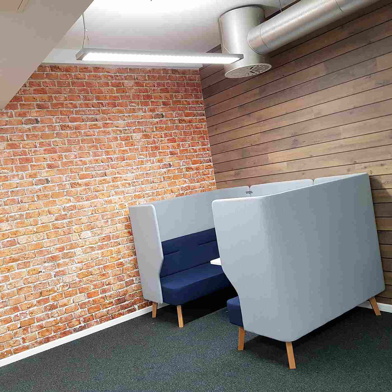 Metamark MD-WA-02 WallArt is a premium white printable wall-covering vinyl with a SandTex textured finish. The textured surface creates a distinctive decorative appearance without requiring lamination, while Metamark’s MetaScape® air-release adhesive helps provide easier handling and a clean installation.