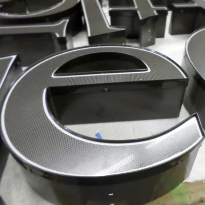 Dual-Color Channel Letter Films Compared: Contra Vision BBCRW20A, BBPAG20A, and 3M 3635-222
