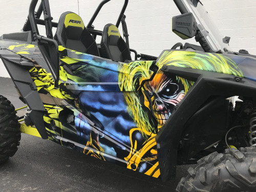 Close-Up of Print Quality: A detailed close-up of the UTV wrap, highlighting the exceptional print clarity and gloss finish of ORAJET® 3951HT. The colors are crisp and vivid, reflecting the high-quality printing capabilities of the film.