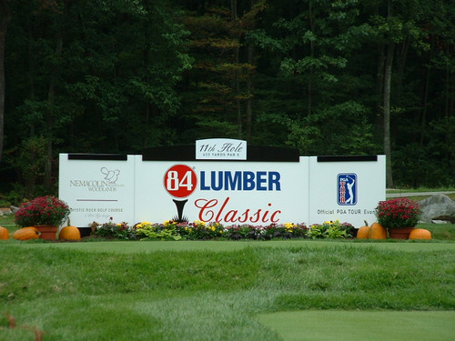 Golf Course Sign Printed on ORAJET® 3165RA – A high-quality golf course sign featuring vibrant, full-color graphics printed on ORAJET® 3165RA. The sign is mounted outdoors, demonstrating the film’s weather-resistant durability and long-lasting performance, making it ideal for directional signage, event promotions, and sponsor advertisements.