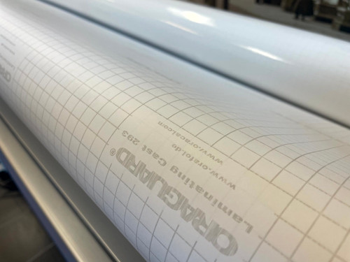 Introducing ORAGUARD® 293 LAMINATE - your ultimate solution for indoor and outdoor protection of large format digital prints. Engineered with unparalleled flexibility, this laminate is the go-to choice for vehicle wrapping, especially when paired with ORAJET® Series 3551, 3551RA, or ORALITE® 5600.