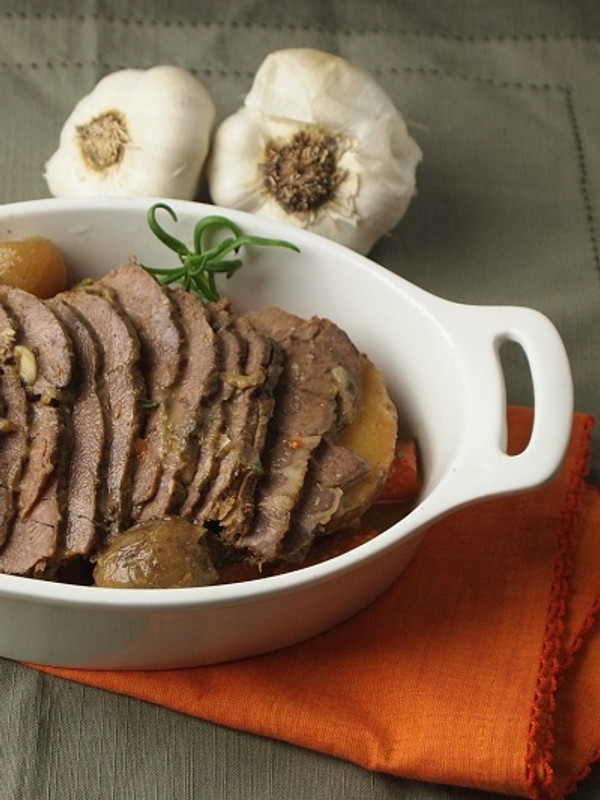 Brisket in a Pot with Garlic