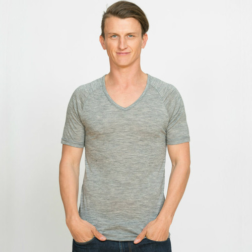 Man wearing Merino short grey sleeve V top. Man wearing Merino short grey sleeve V top.