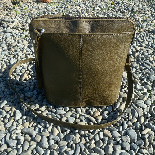 Baron & Burton- Large Genuine Leather Handbag (23832) Baron & Burton- Large Genuine Leather Handbag (23832)