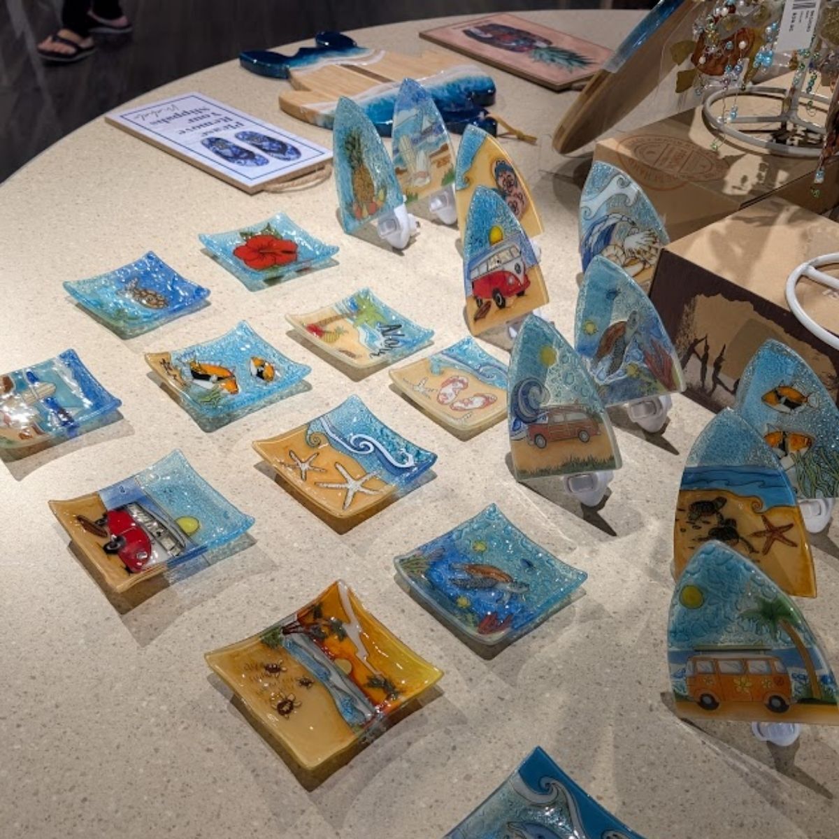 Aloha gifts and accessories at Island Slipper Waikīkī store