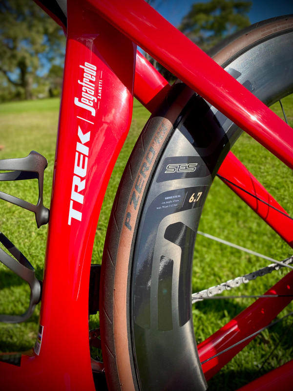 Trek Madone SLR Gen 7 SRAM Red eTap  ENVE Carbon Wheels