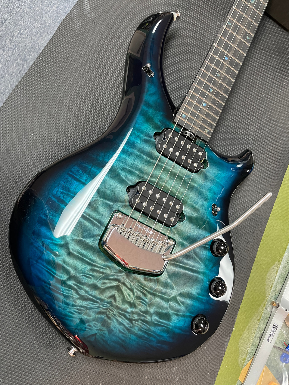 hydrospace majesty guitar