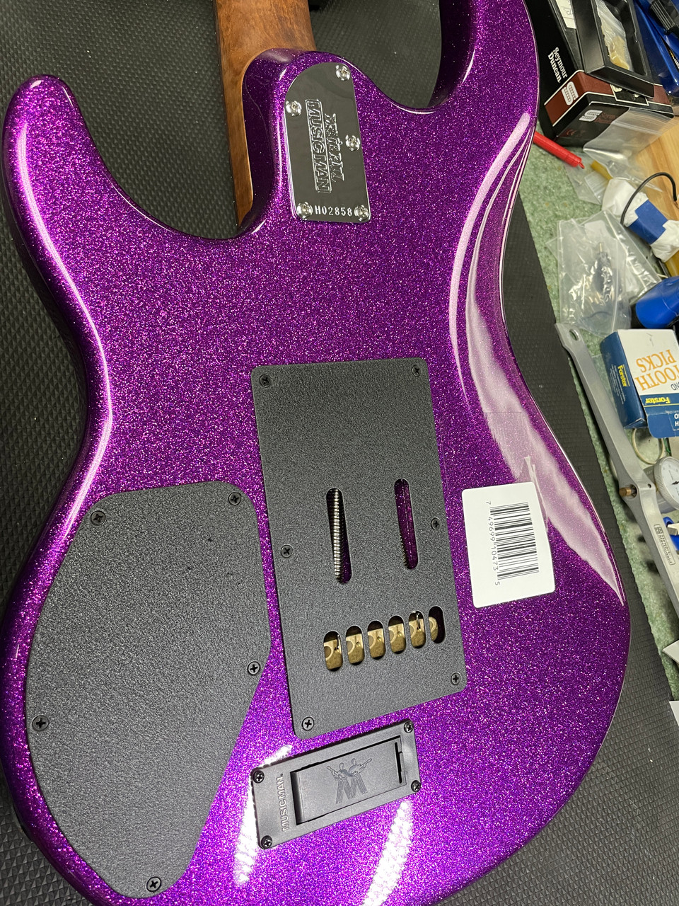 Ernie Ball Music Man Luke III HH Fuchsia Sparkle