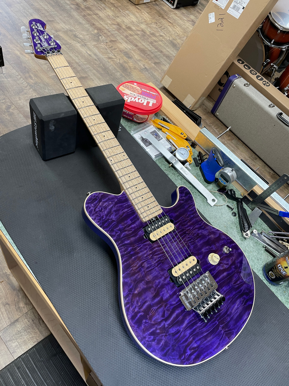 Ernie Ball Music Man Axis BFR Purple Nitro