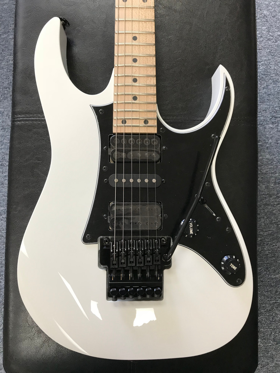 ibanez rg550 wh