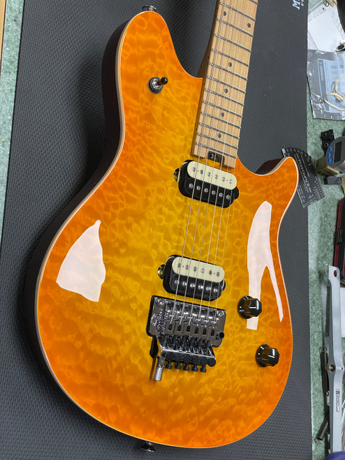 EVH Wolfgang Special QM, Baked Maple, Solar