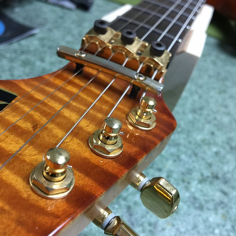 Common Knowledge String Stretching Killerburst Guitars