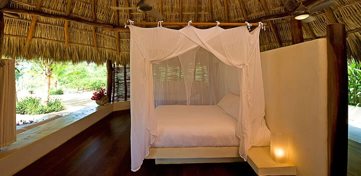 Cotton bed canopy at Cangrejo y Toro, Mexico