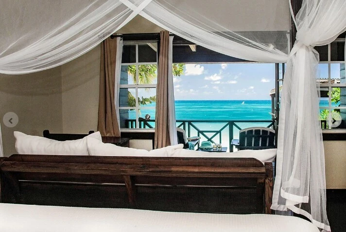 Sheer super king box bed canopy at Keyonna Beach Resort, Antigua
